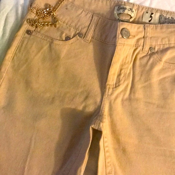 I’m selling short - Picture 2 of 3